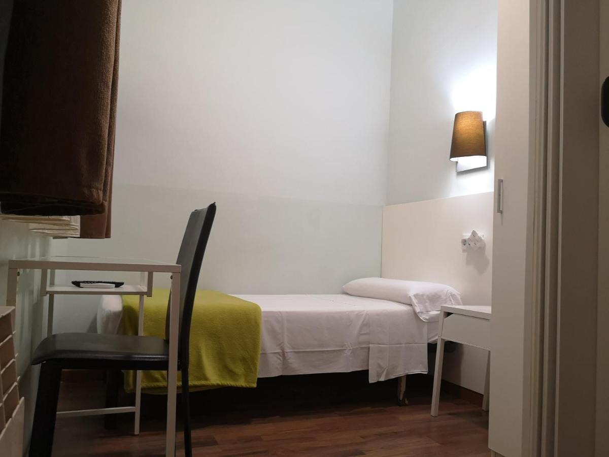 Hostal Lesseps Barcelona Ngoại thất bức ảnh