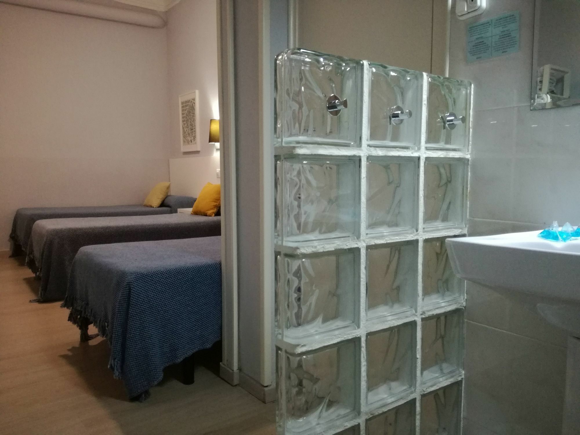 Hostal Lesseps Barcelona Ngoại thất bức ảnh