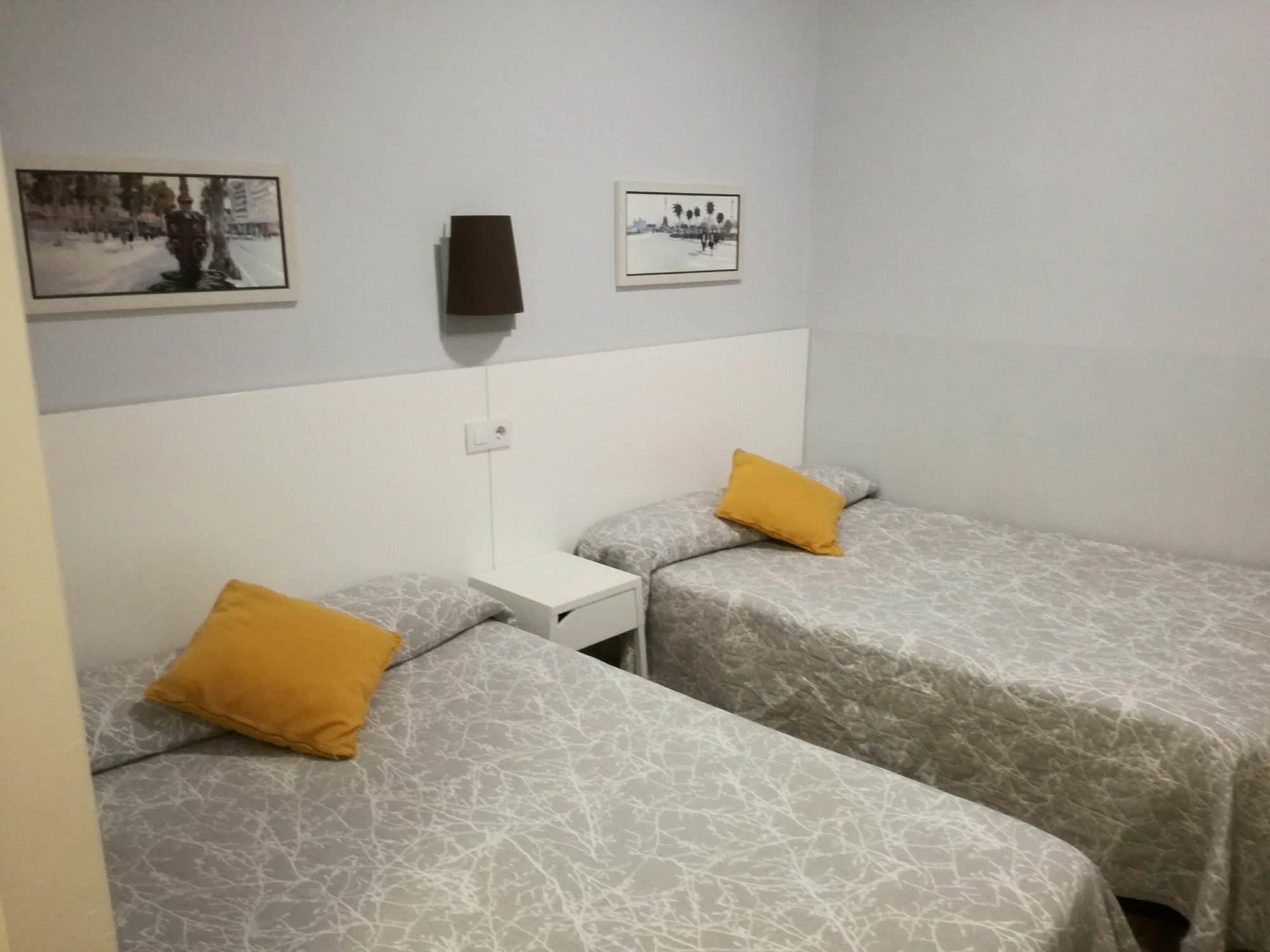 Hostal Lesseps Barcelona Ngoại thất bức ảnh